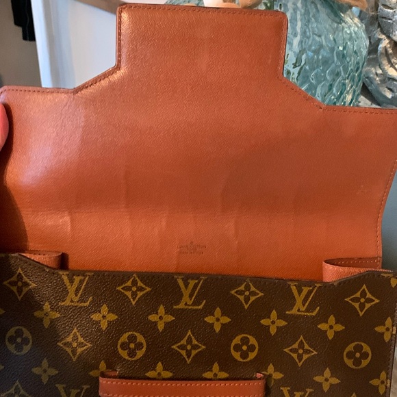 Louis Vuitton clutch - Picture 6 of 17